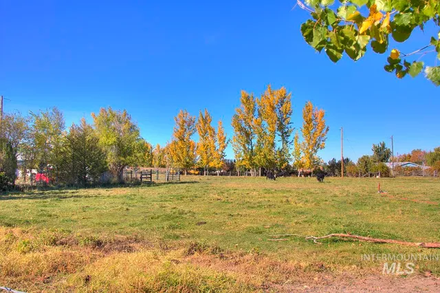 $810,900 | 2625 Berglund Road, Emmett, ID 83617