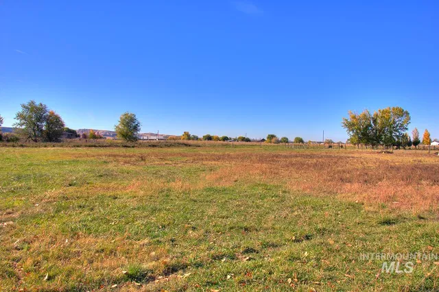 $810,900 | 2625 Berglund Road, Emmett, ID 83617