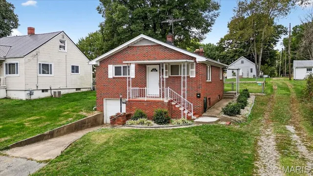 $185,000 | 1227 Ridge Avenue, Collinsville, IL 62234