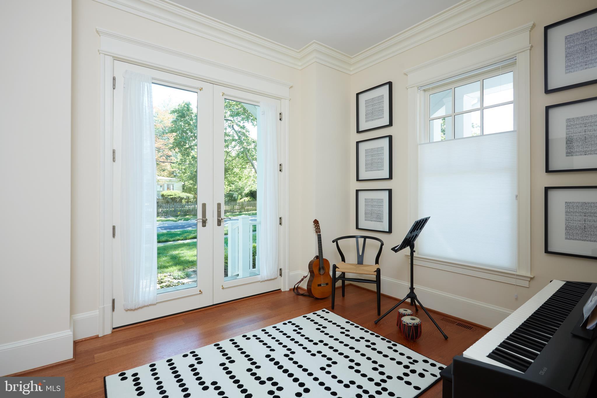 8003 Maple Ridge Road Bethesda, MD 20814 - Photo 21 of 30 a room with furniture and a window