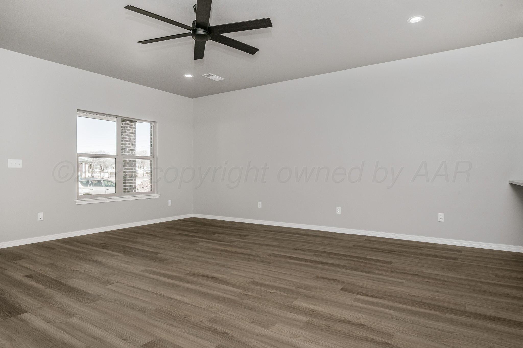 4207 Beacon Road Amarillo, TX 79118 - Photo 4 of 20 Living Room-2