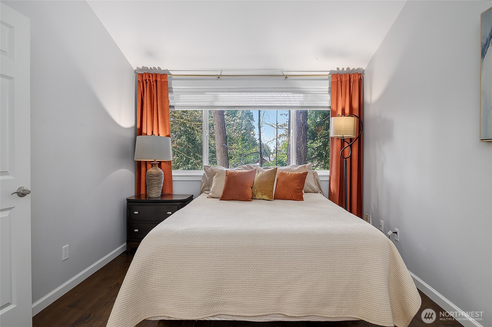9165 45th Avenue Southwest, Unit 6 Seattle, WA 98136 - Photo 4 of 40