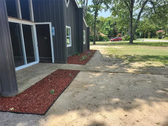 a view of back yard of the house
