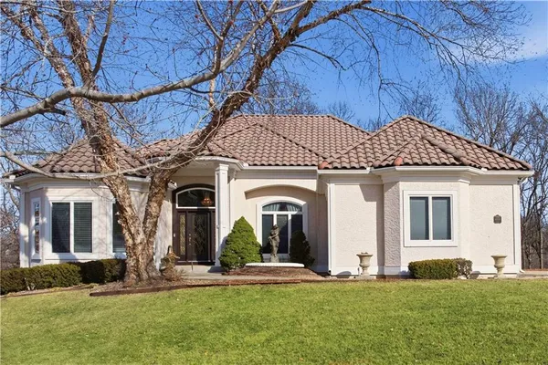 $959,950 | 4405 North Hickory Lane, Kansas City, MO 64116