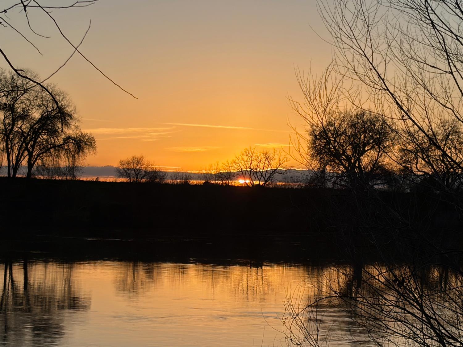 5720 Riverside Boulevard Sacramento, CA 95822 - Photo 2 of 54 a view of lake