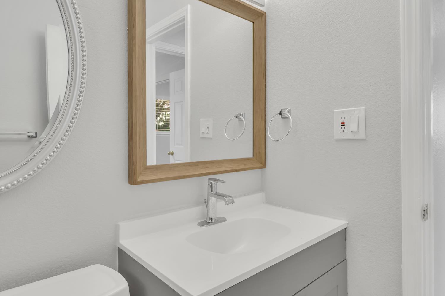 5720 Riverside Boulevard Sacramento, CA 95822 - Photo 41 of 54 a bathroom with a toilet a sink and mirror