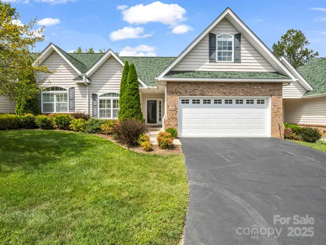 $425,000 | 89 Victoria Park Drive, Hendersonville, NC 28792