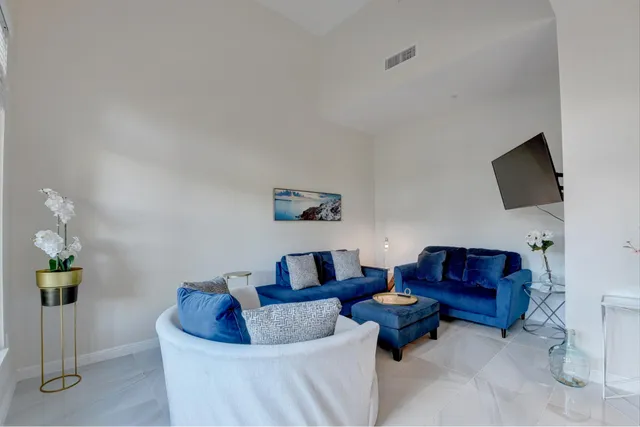 $4,500 | 350 North Federal Highway, Unit 103, Boynton Beach, FL 33435