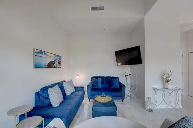 $4,500 | 350 North Federal Highway, Unit 103, Boynton Beach, FL 33435