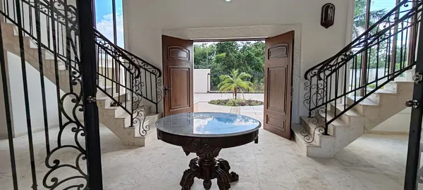 a view of entryway with a front door