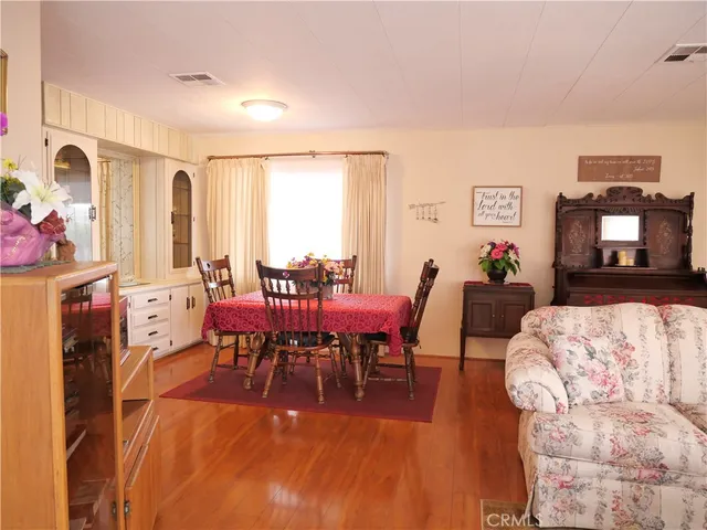 a view of a livingroom with furniture window and outside view