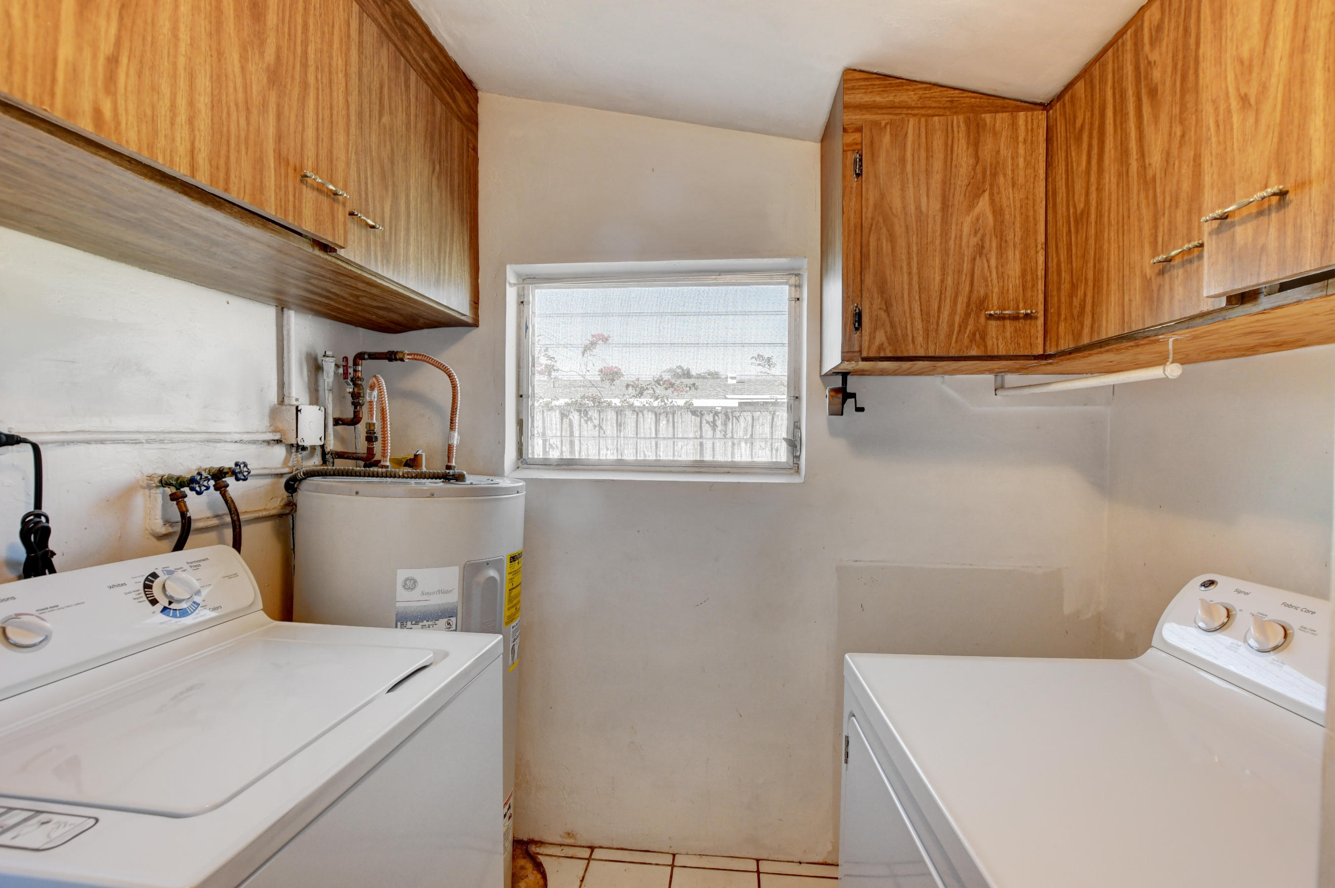 4554 Northeast 4th Avenue Boca Raton, FL 33431 - Photo 29 of 37 29_Laundry room