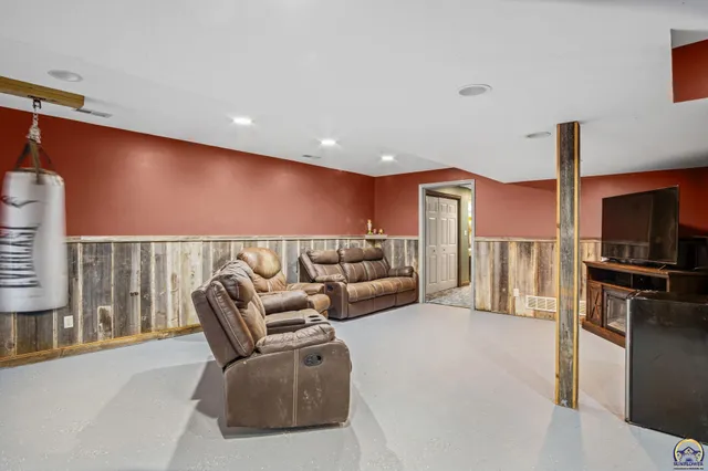 $515,000 | 10010 Hwy K-16 Holton Ks 66436, Holton, KS 66436