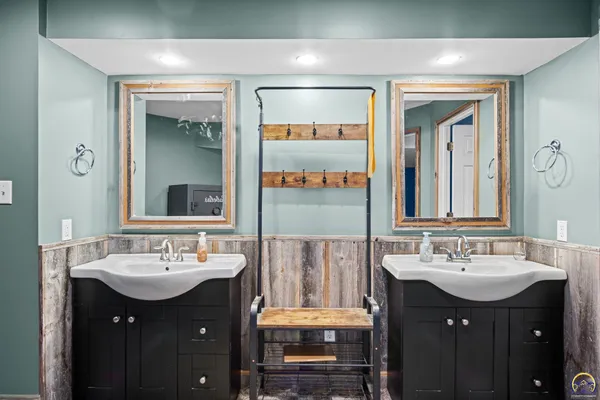 $510,000 | 10010 Hwy K-16 Holton Ks 66436, Holton, KS 66436