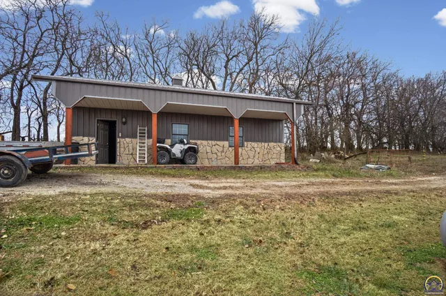$515,000 | 10010 Hwy K-16 Holton Ks 66436, Holton, KS 66436