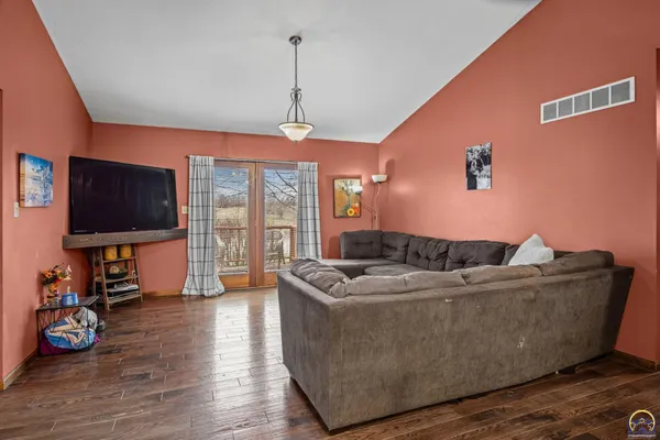 $510,000 | 10010 Hwy K-16 Holton Ks 66436, Holton, KS 66436