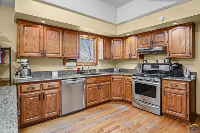 $515,000 | 10010 Hwy K-16 Holton Ks 66436, Holton, KS 66436