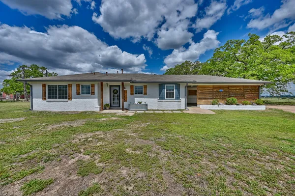 $475,000 | 1620 Highway 290, Carmine, TX 78932