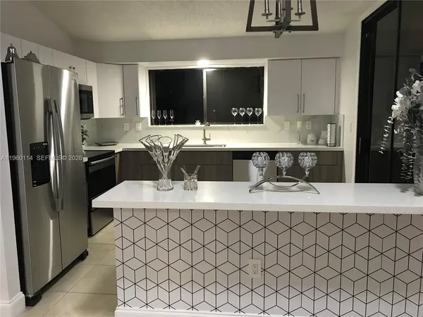 $2,000 | 8211 Northwest 191st Street, Unit 3E, Hialeah, FL 33015