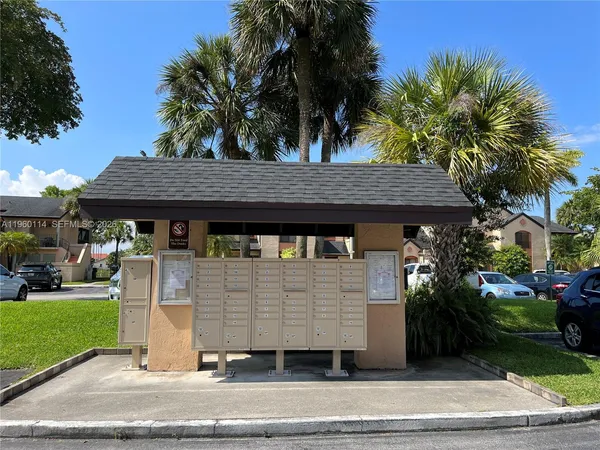 $2,000 | 8211 Northwest 191st Street, Unit 3E, Hialeah, FL 33015