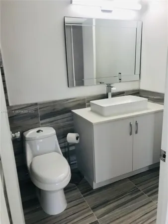 $2,000 | 8211 Northwest 191st Street, Unit 3E, Hialeah, FL 33015