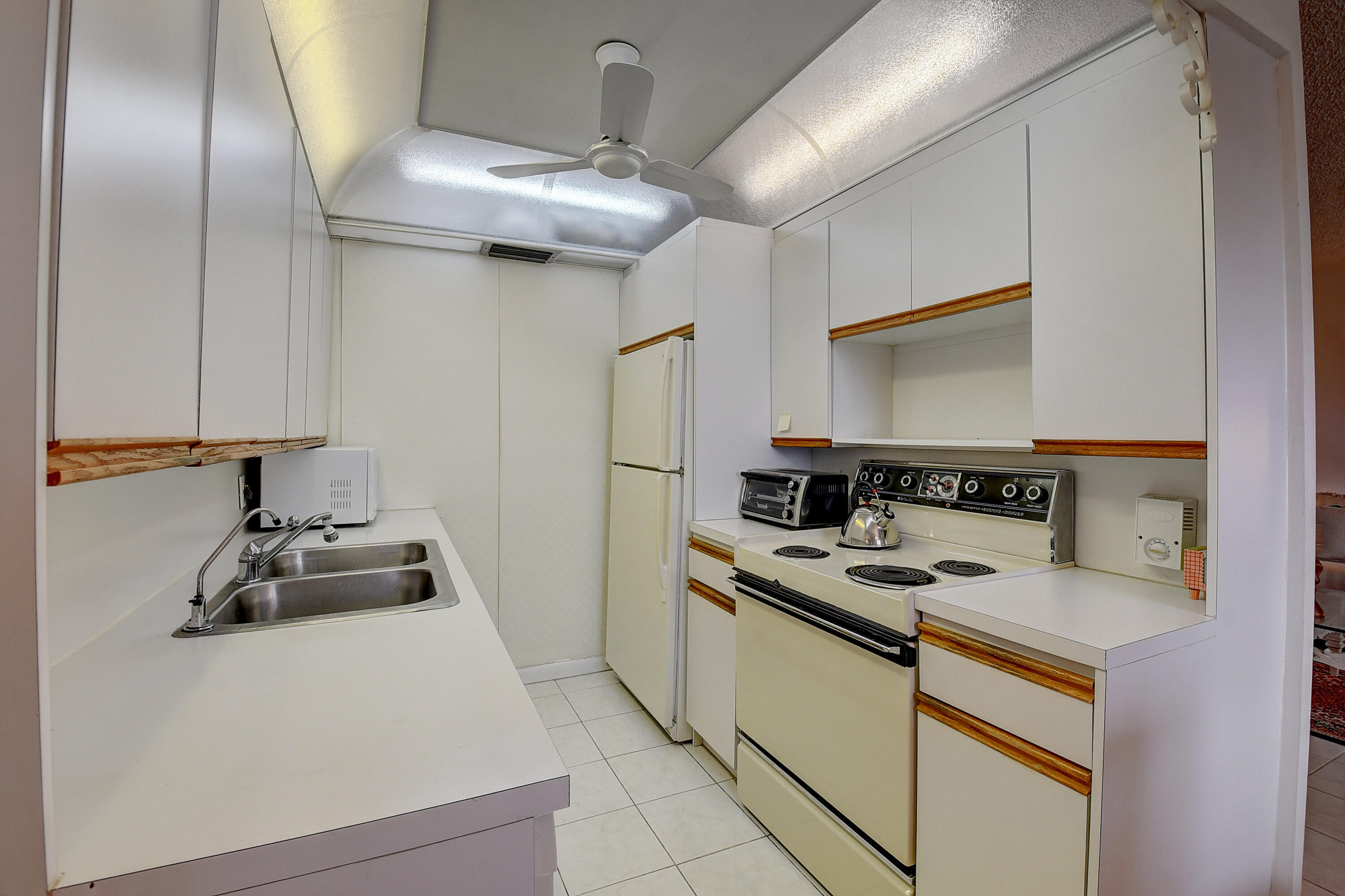 4076 Guildford East Boca Raton, FL 33434 - Photo 10 of 52 KITCHEN