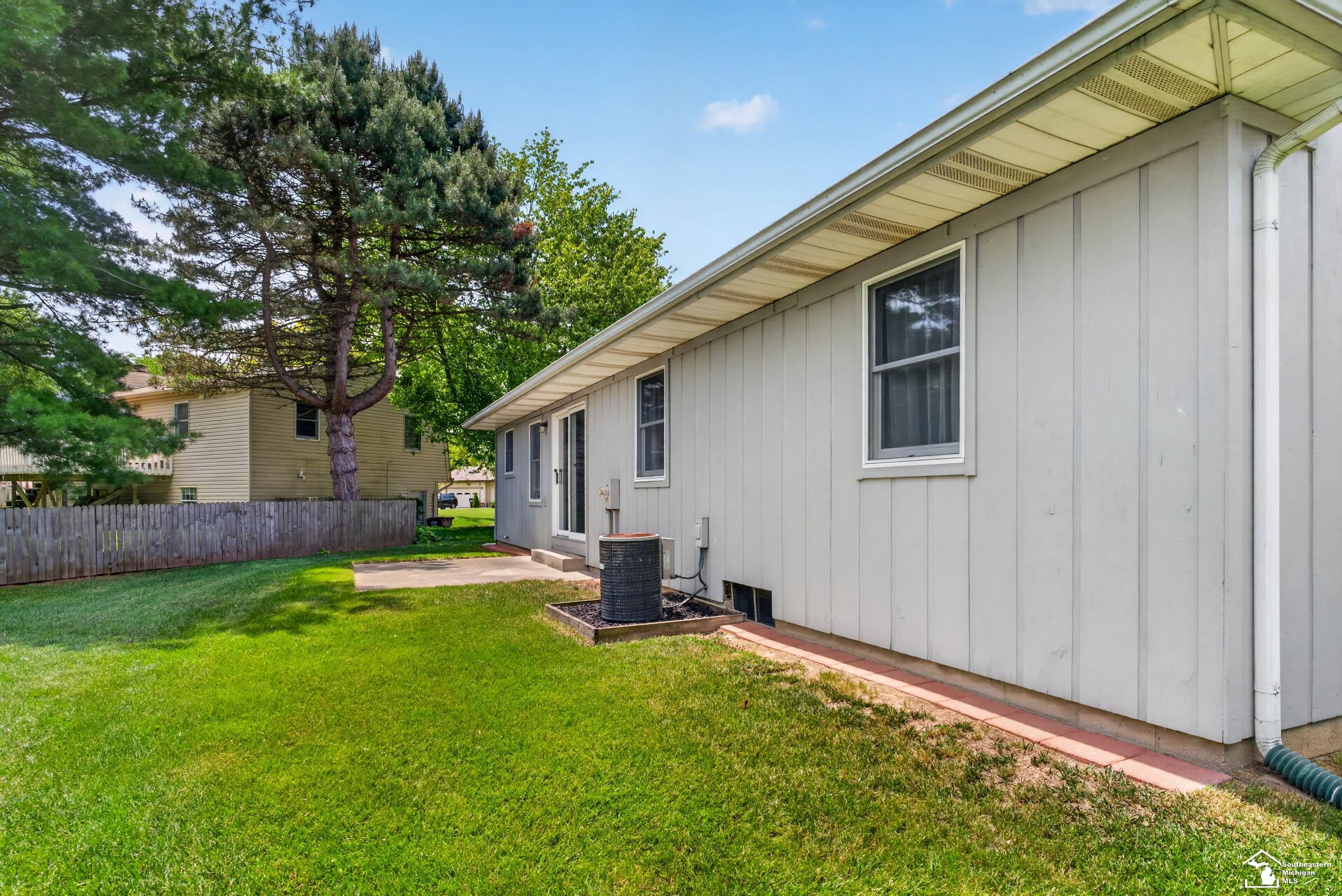 7576 Chapelview Court Temperance, MI 48182 - Photo 42 of 51