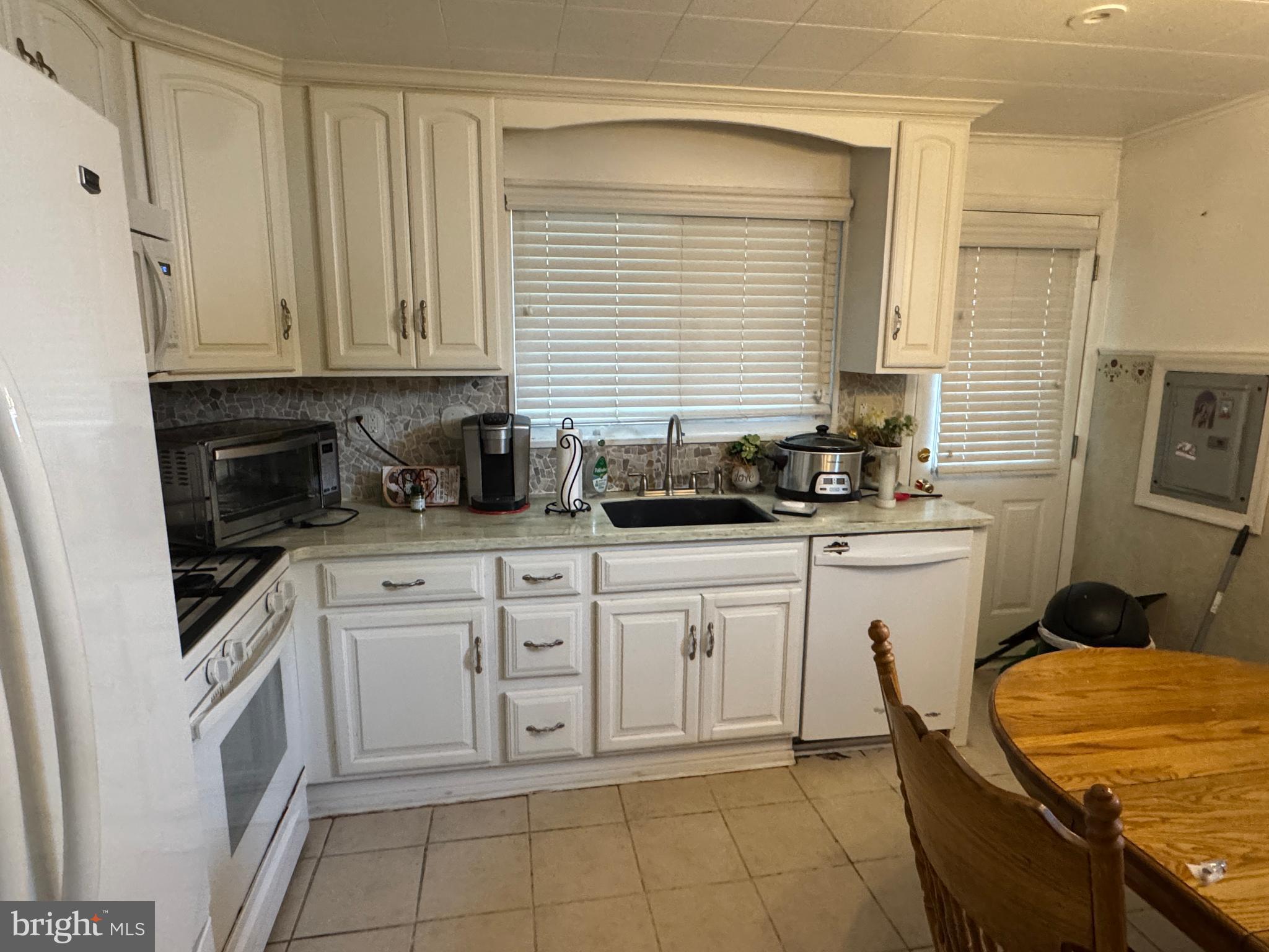 743 Hickory Road Secane, PA 19018 - Photo 11 of 20 Kitchen