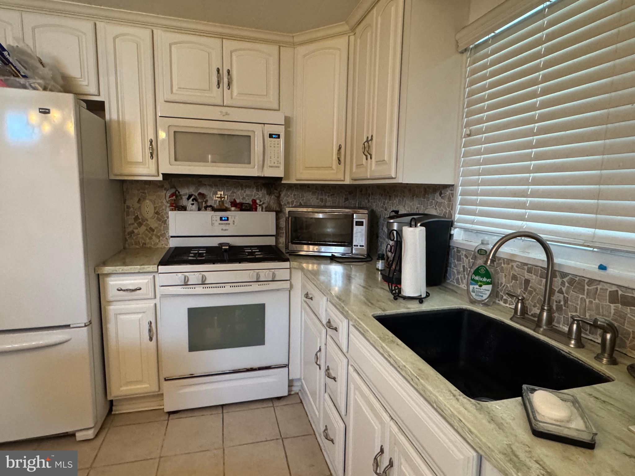 743 Hickory Road Secane, PA 19018 - Photo 12 of 20 Kitchen