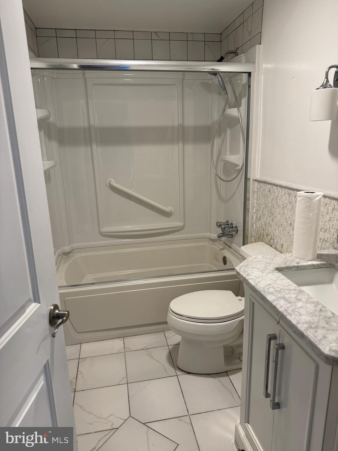 743 Hickory Road Secane, PA 19018 - Photo 13 of 20 1st Floor Full Bathroom