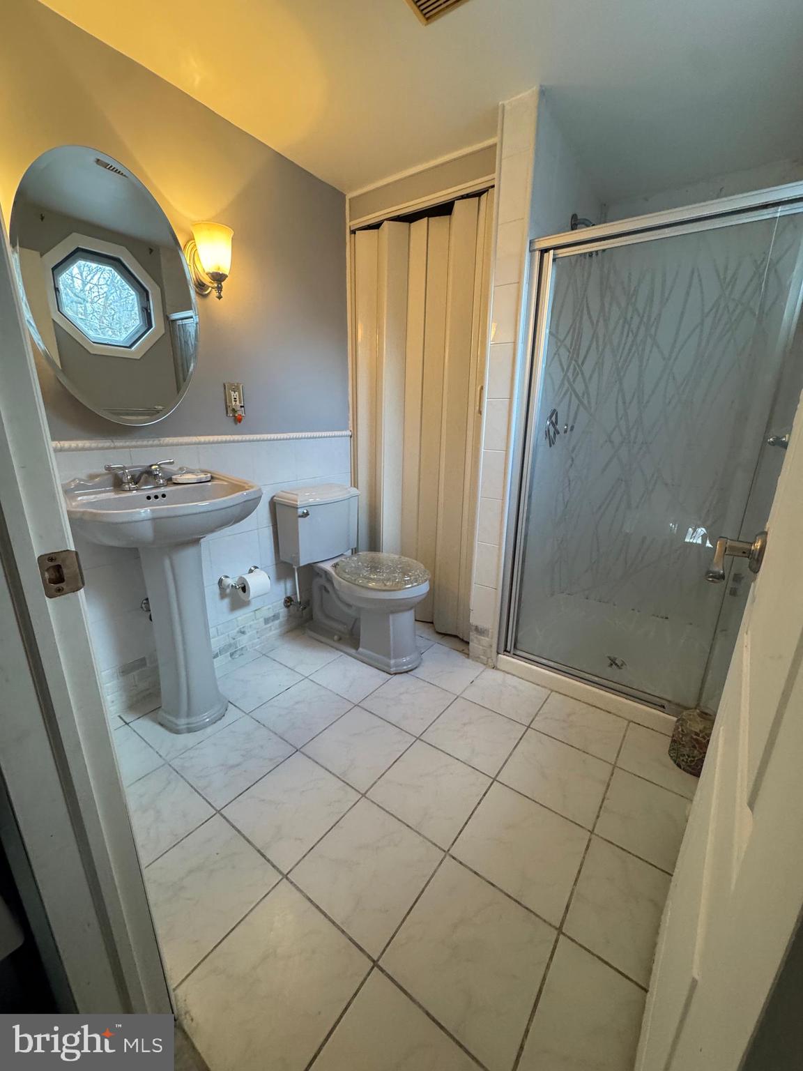 743 Hickory Road Secane, PA 19018 - Photo 20 of 20 2nd Floor Full Bathroom