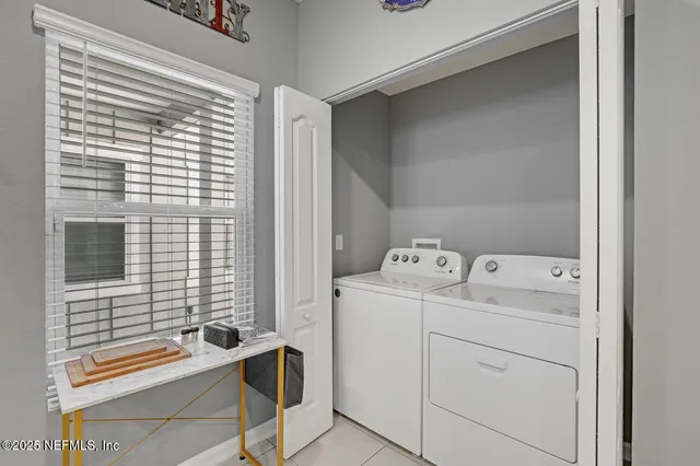 a view of entryway with furniture