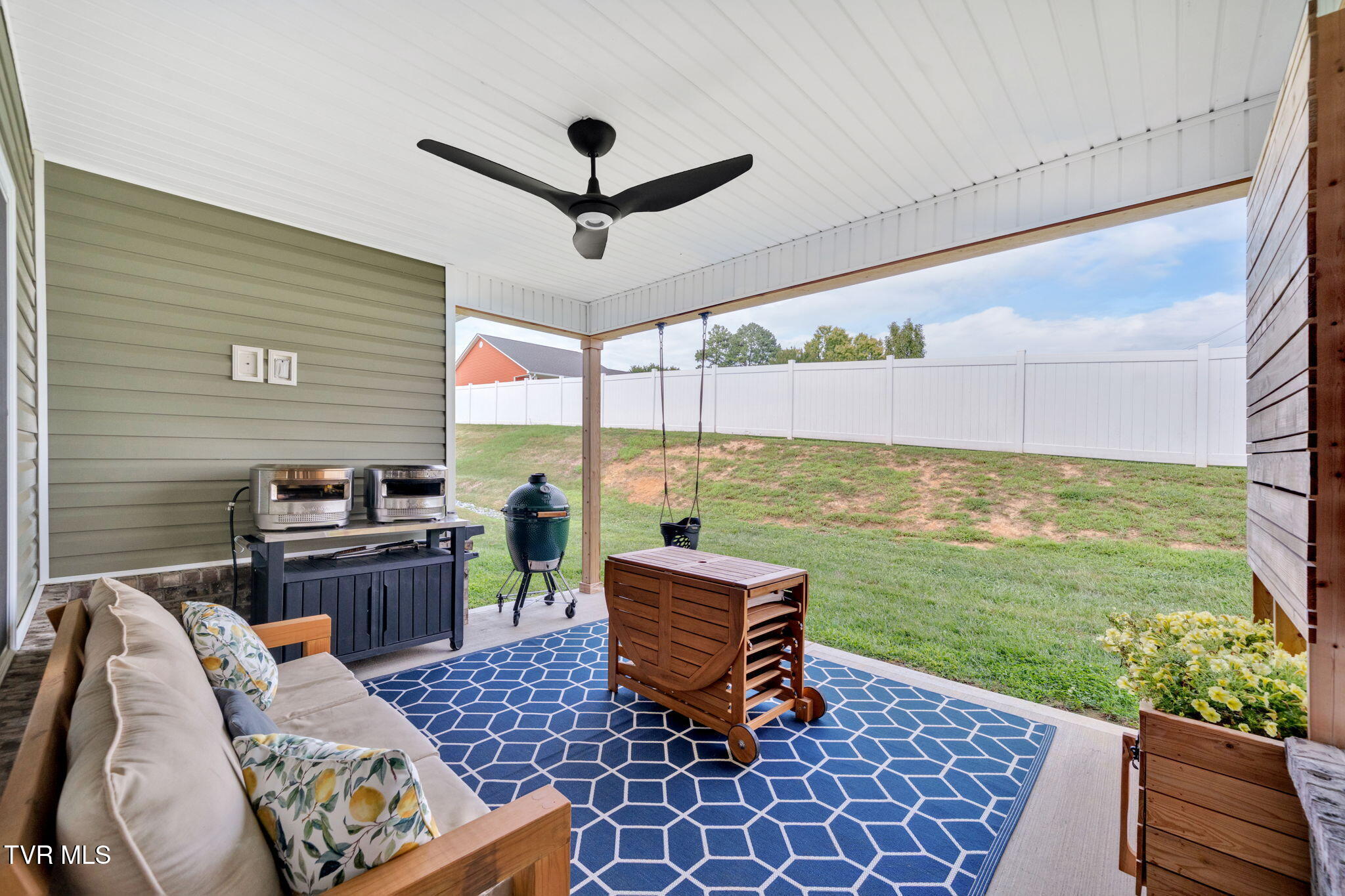 118 Gunners Way Gray, TN 37615 - Photo 17 of 33 Patio