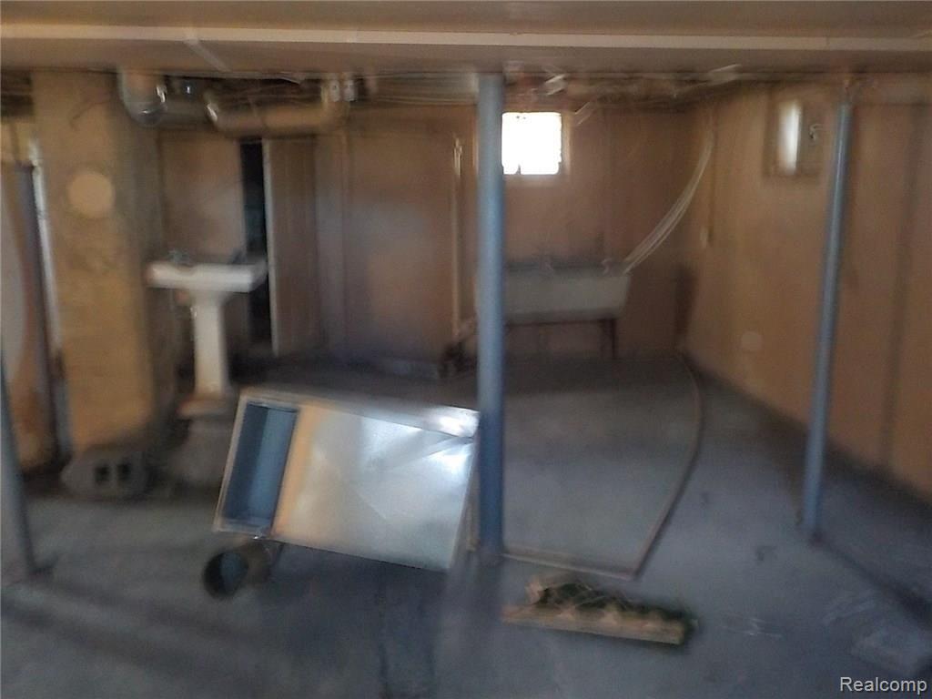 5291 Beecher Road Flint, MI 48532 - Photo 10 of 24 DSCN0046.JPG