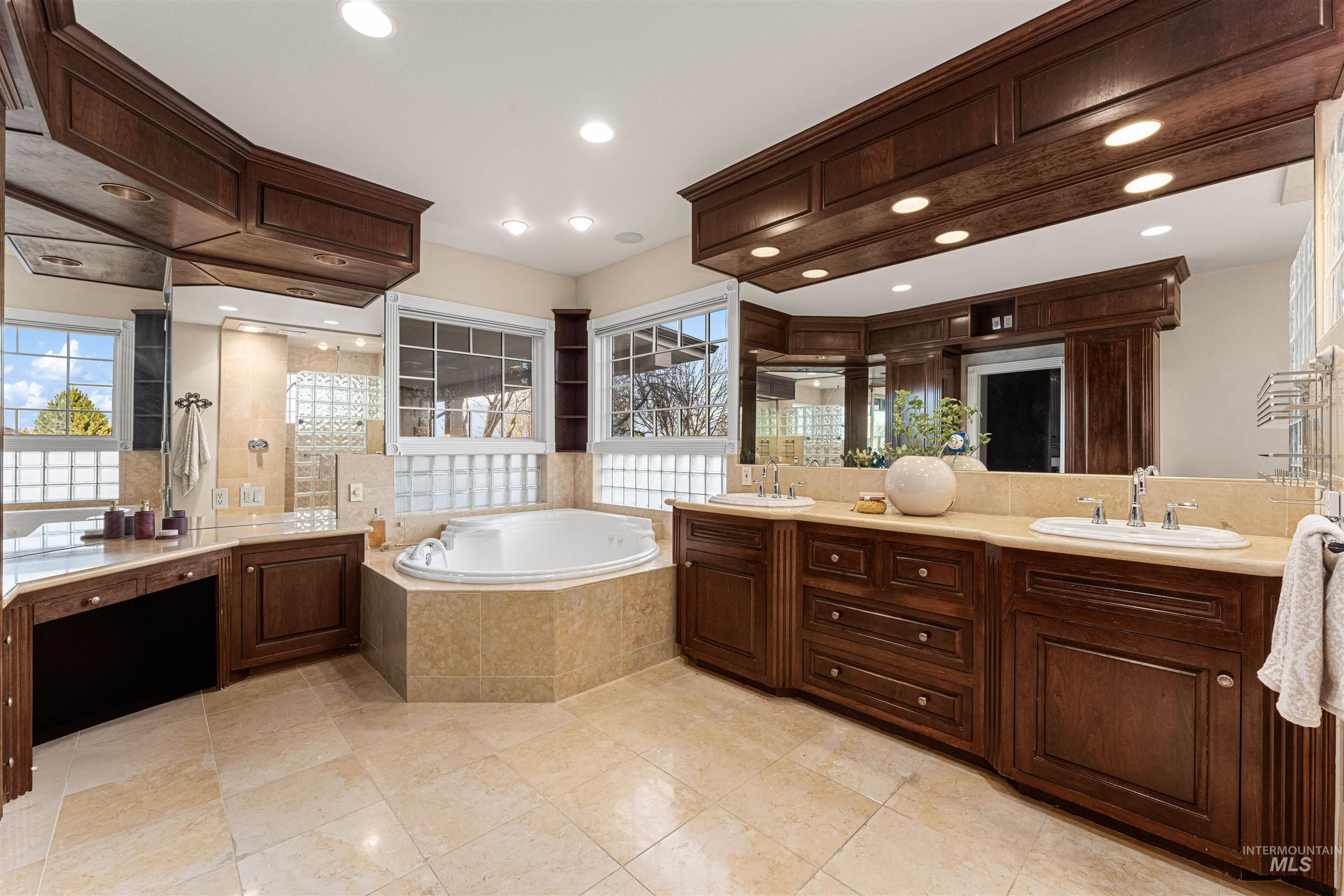 6673 North Fox Run Avenue Meridian, ID 83646 - Photo 19 of 40