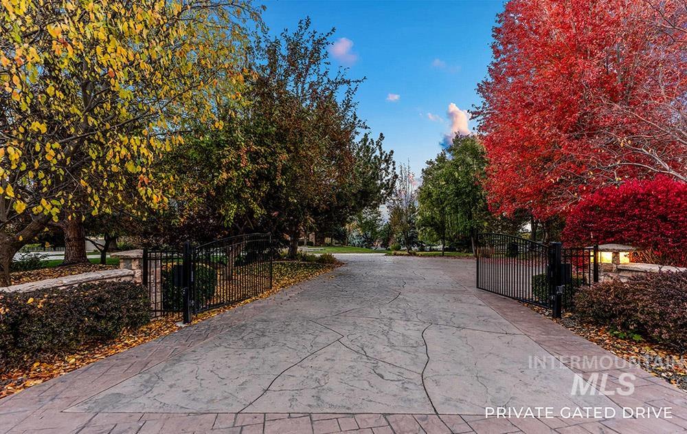 6673 North Fox Run Avenue Meridian, ID 83646 - Photo 3 of 40