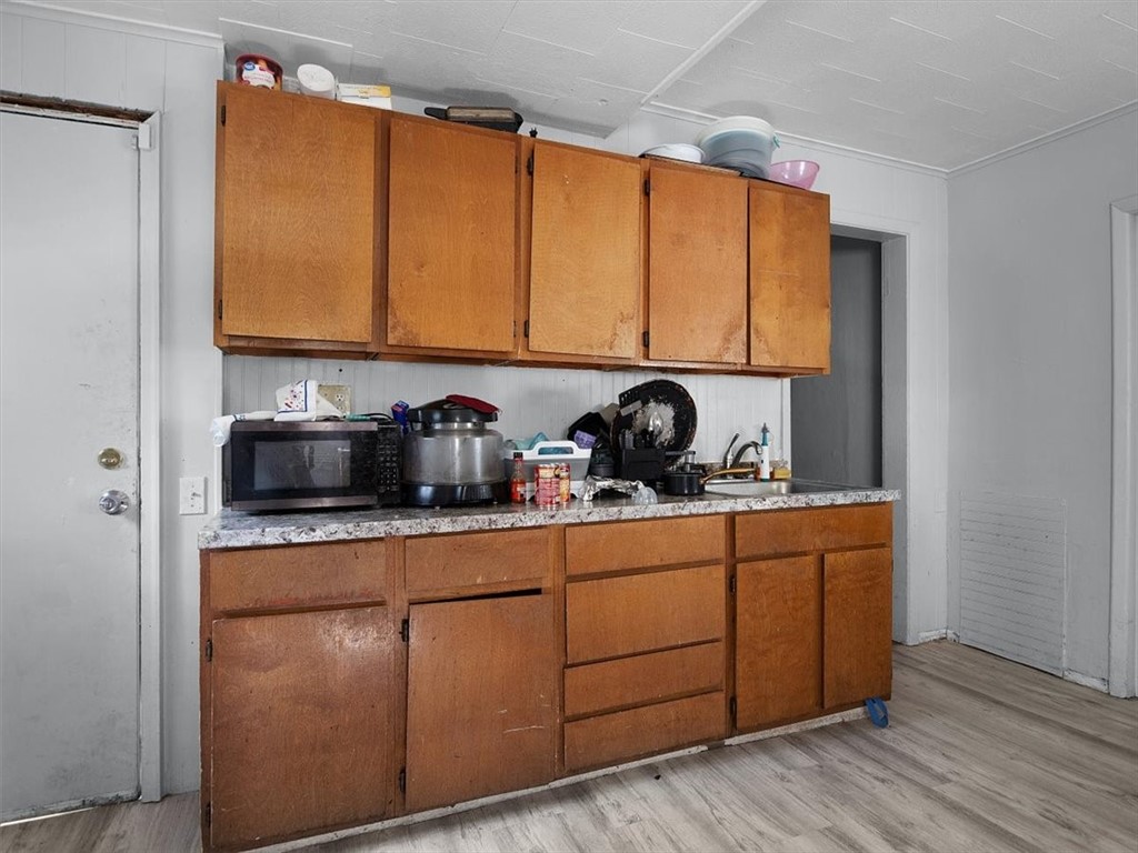 381 Parsells Avenue Rochester, NY 14609 - Photo 19 of 33