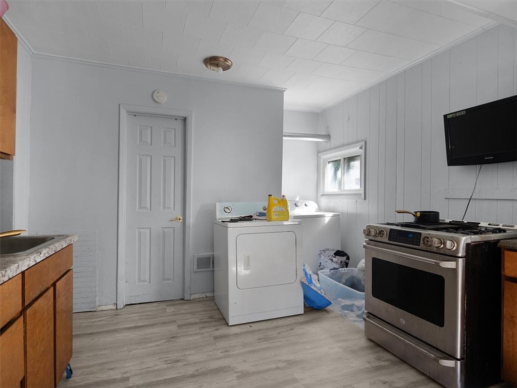 381 Parsells Avenue Rochester, NY 14609 - Photo 20 of 33