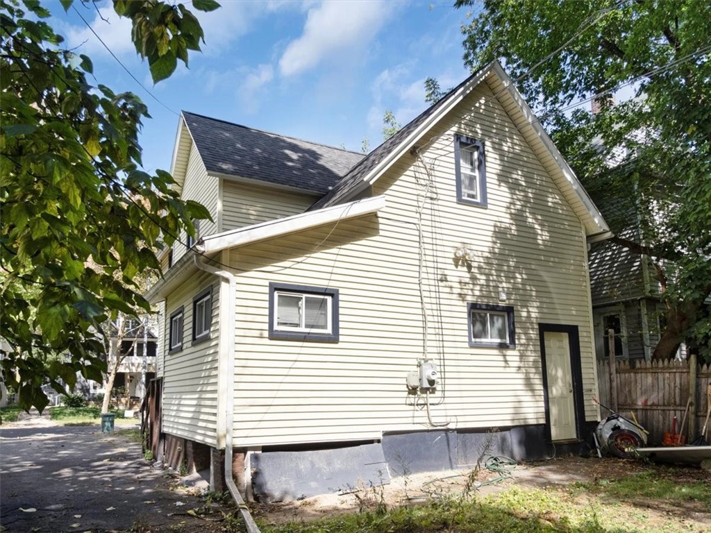 381 Parsells Avenue Rochester, NY 14609 - Photo 8 of 33