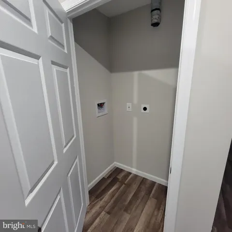 a view of utility room