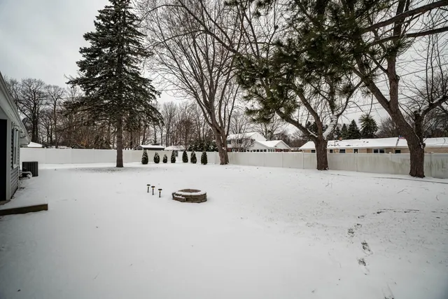 $2,400 | 6604 West Glenbrook Road, Brown Deer, WI 53223