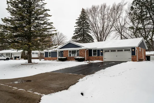 $2,400 | 6604 West Glenbrook Road, Brown Deer, WI 53223