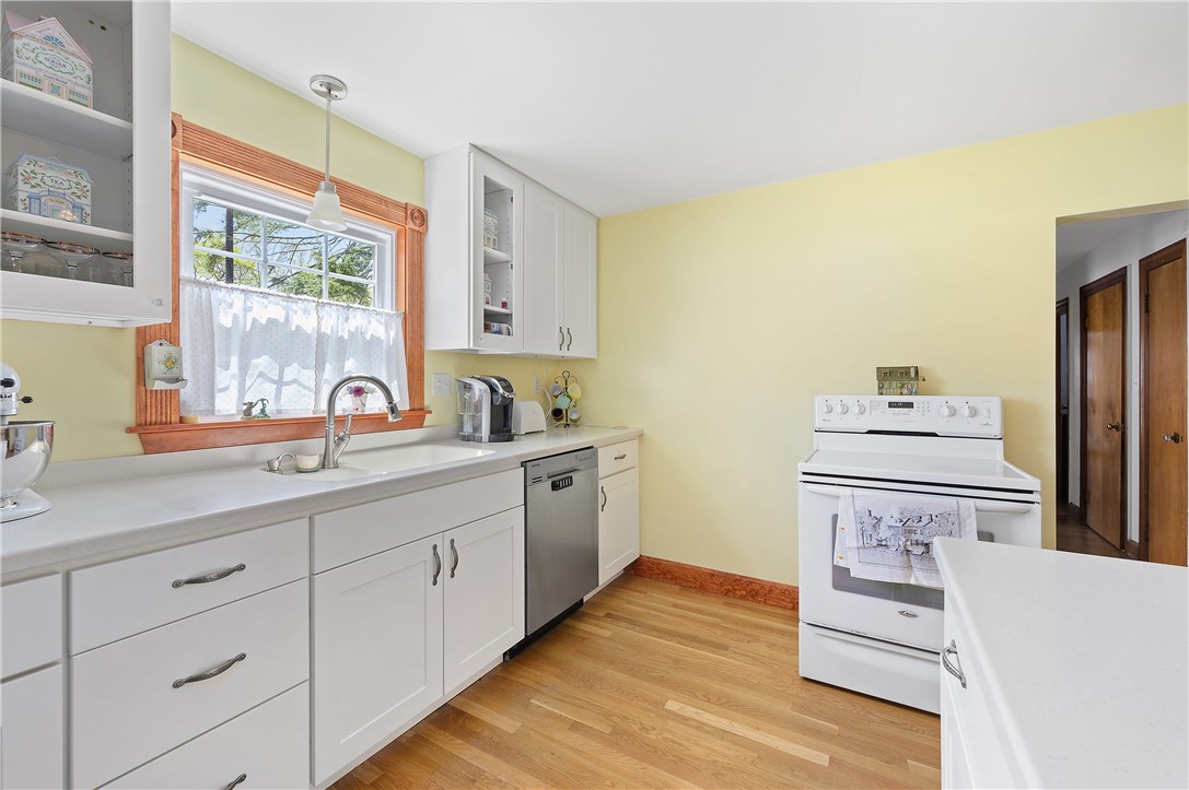 648 Prospect Street Woonsocket, RI 02895 - Photo 10 of 27