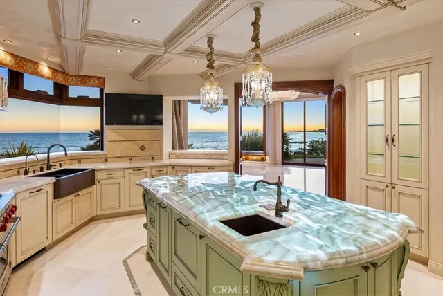 a view of an entryway with workspace