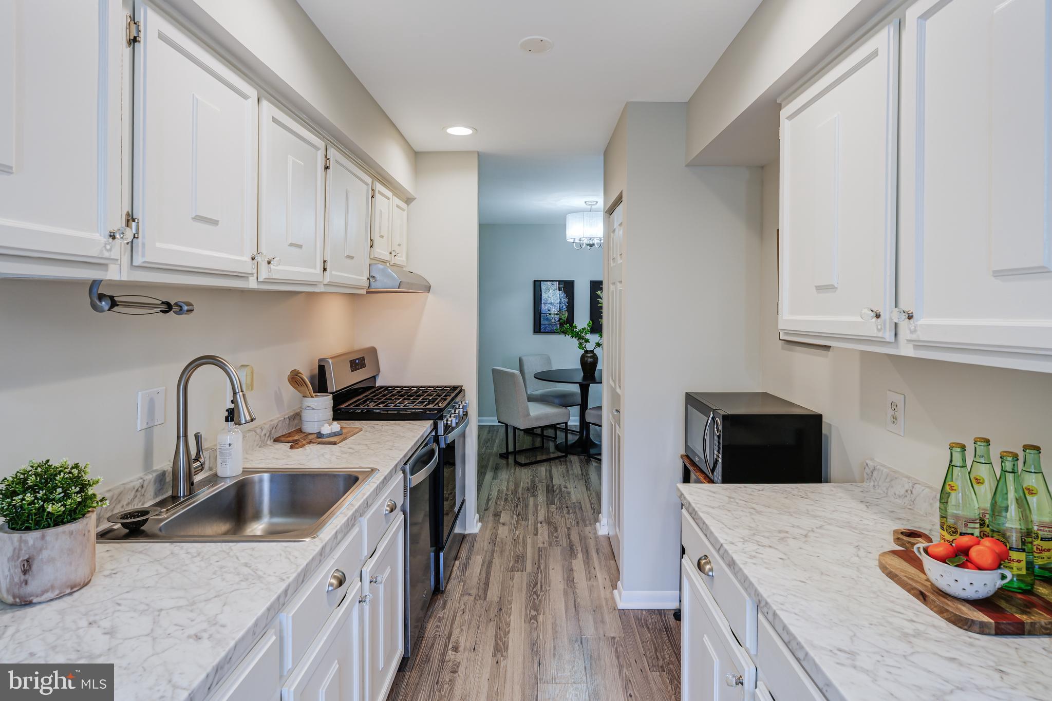 11252 Chestnut Grove Square Reston, VA 20190 - Photo 13 of 31