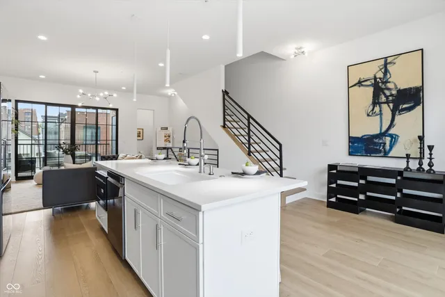 $804,500 | 527 East North Street, Indianapolis, IN 46204