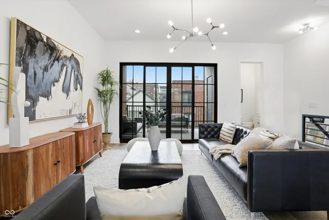 $804,500 | 527 East North Street, Indianapolis, IN 46204