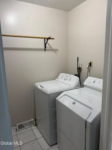 $1,700 | 563 4th Avenue, Troy, NY 12182