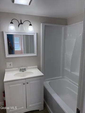 $1,700 | 563 4th Avenue, Troy, NY 12182