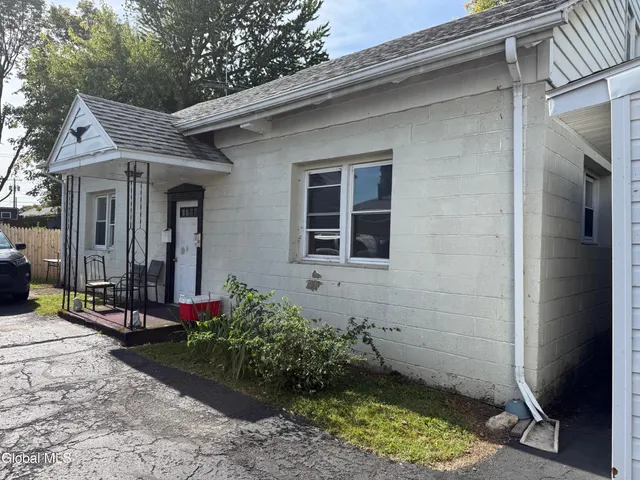 $1,700 | 563 4th Avenue, Troy, NY 12182
